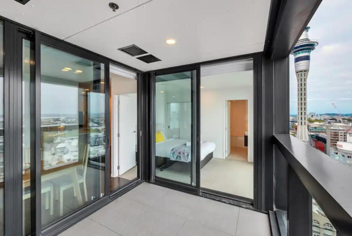 Top Floor Harbour View And Skytower View Apartment In Cbd أوكلاند المظهر الخارجي الصورة